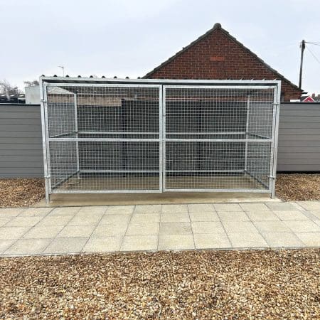 10 Space Cambridge Shelter with Mesh Cladding and Gate